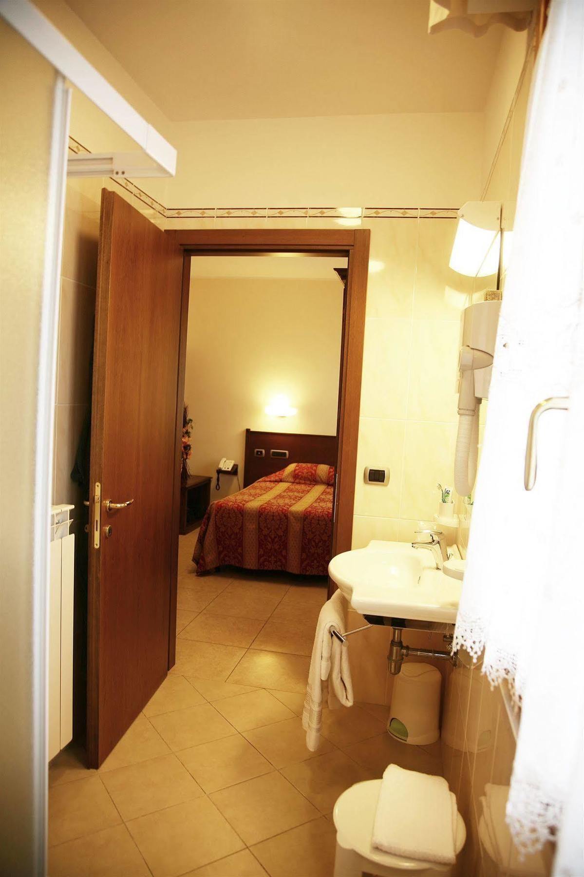 Hotel Tiziana Montepulciano Stazione Exterior foto