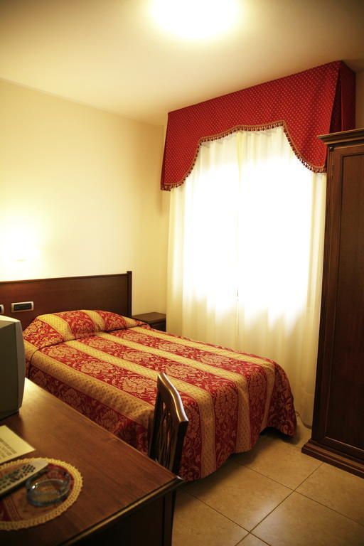 Hotel Tiziana Montepulciano Stazione Zimmer foto