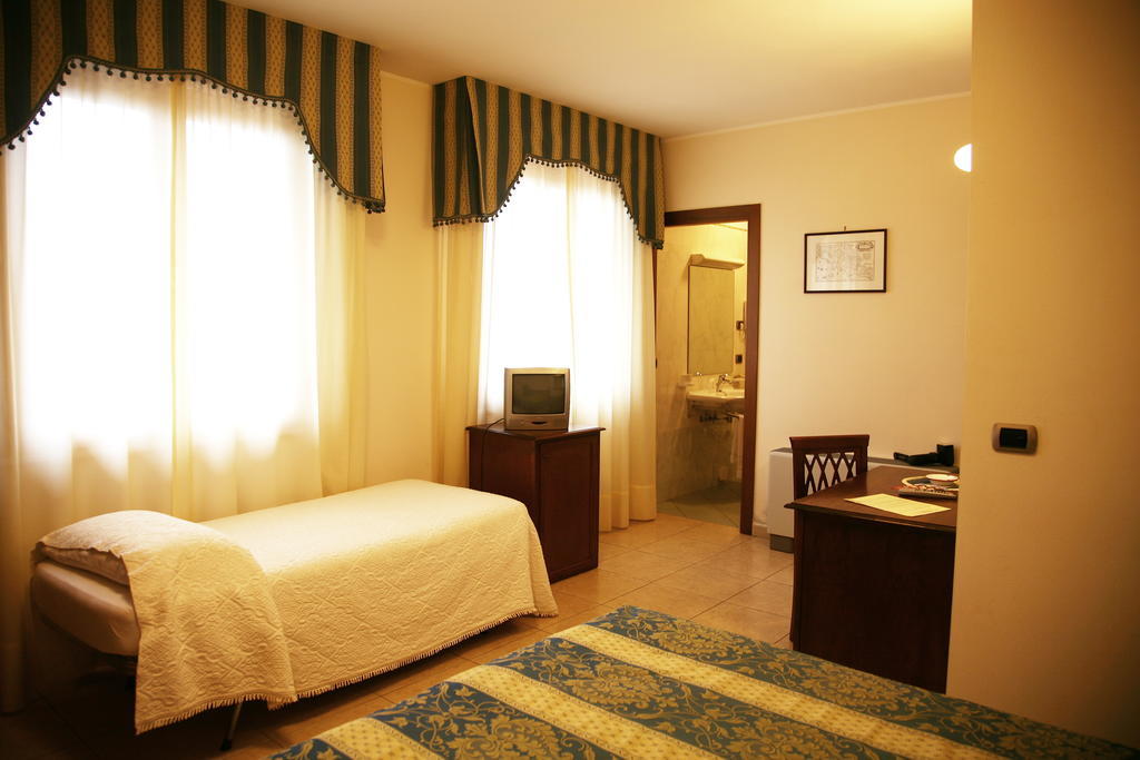 Hotel Tiziana Montepulciano Stazione Zimmer foto